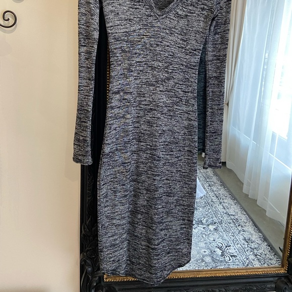 Wilfred Free long sleeve knit black/dark grey heathered dress - Picture 8 of 8